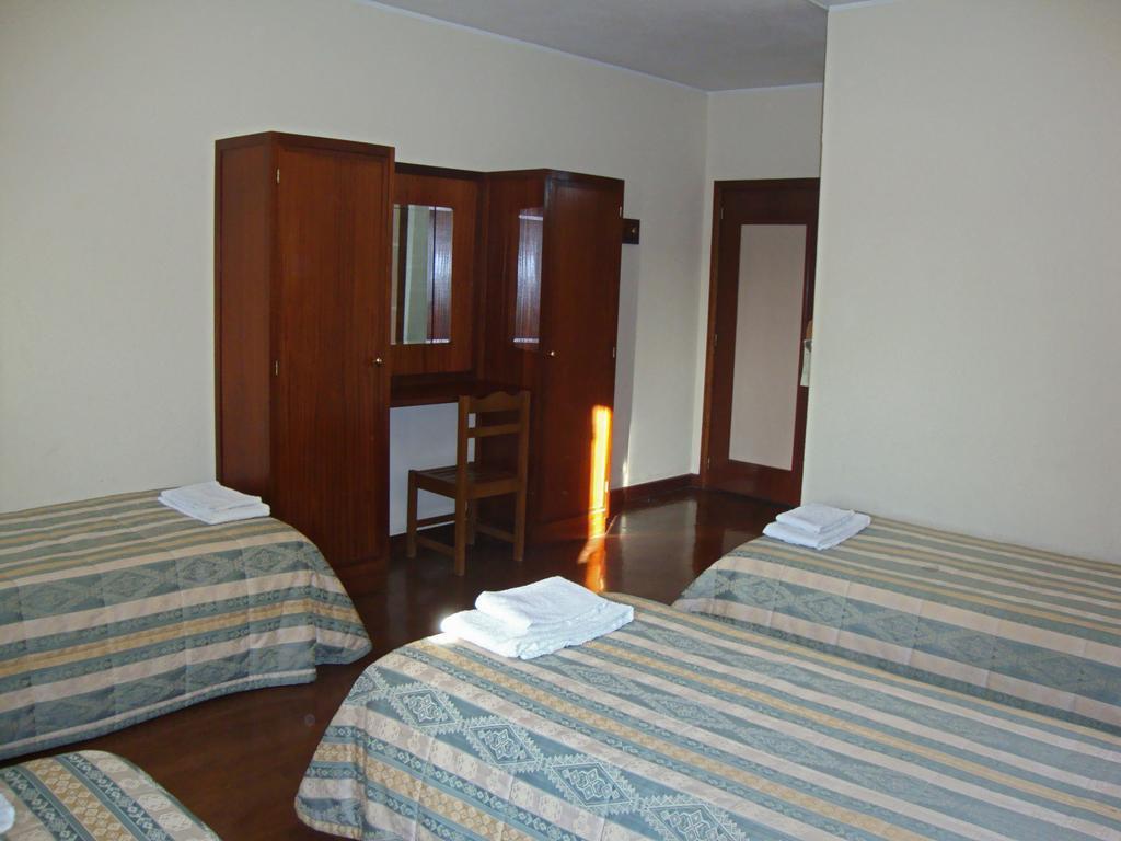 Casa De Retiros N. S. Perpetuo Socorro Hotel Guimarães Szoba fotó
