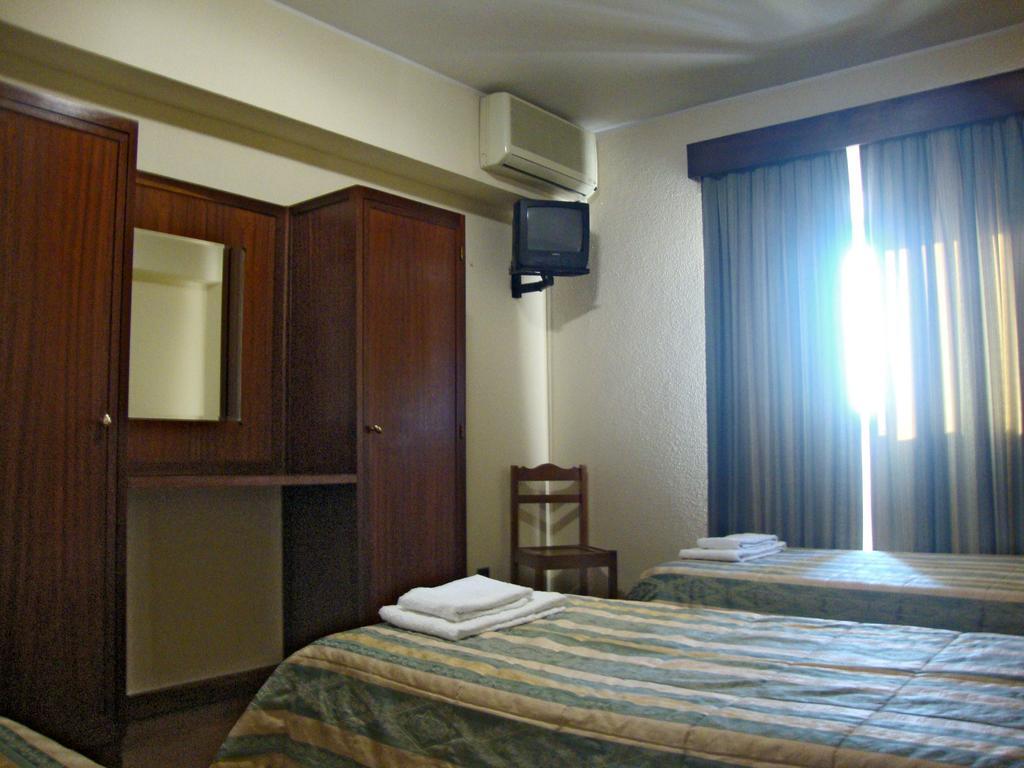 Casa De Retiros N. S. Perpetuo Socorro Hotel Guimarães Szoba fotó