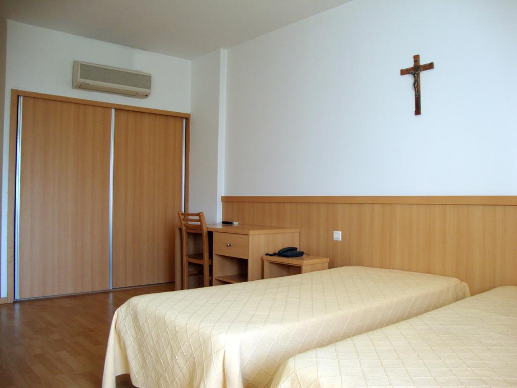 Casa De Retiros N. S. Perpetuo Socorro Hotel Guimarães Szoba fotó